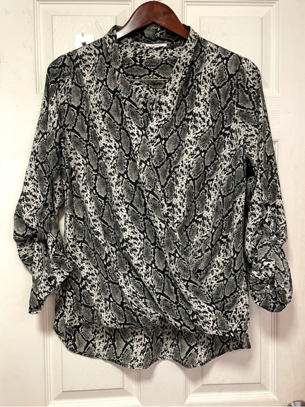 Pleione Anthropologie Women Wrap Top Medium Black Gray Green Snakeskin Print